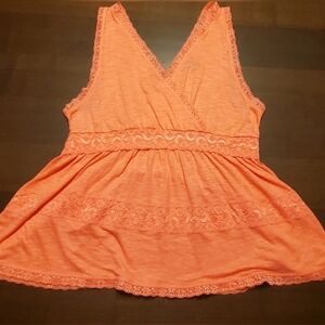 ⭐️🌞🌝⭐️ Torrid size 1 tank lace trimmed surplice tank top.